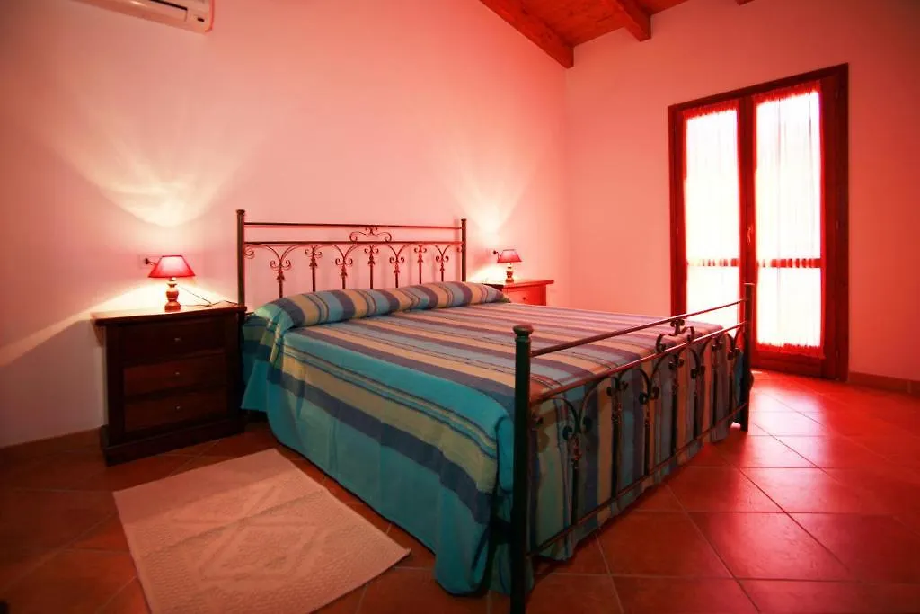 Agriturismo La Grotta Del Tesoro Santadi 0*,